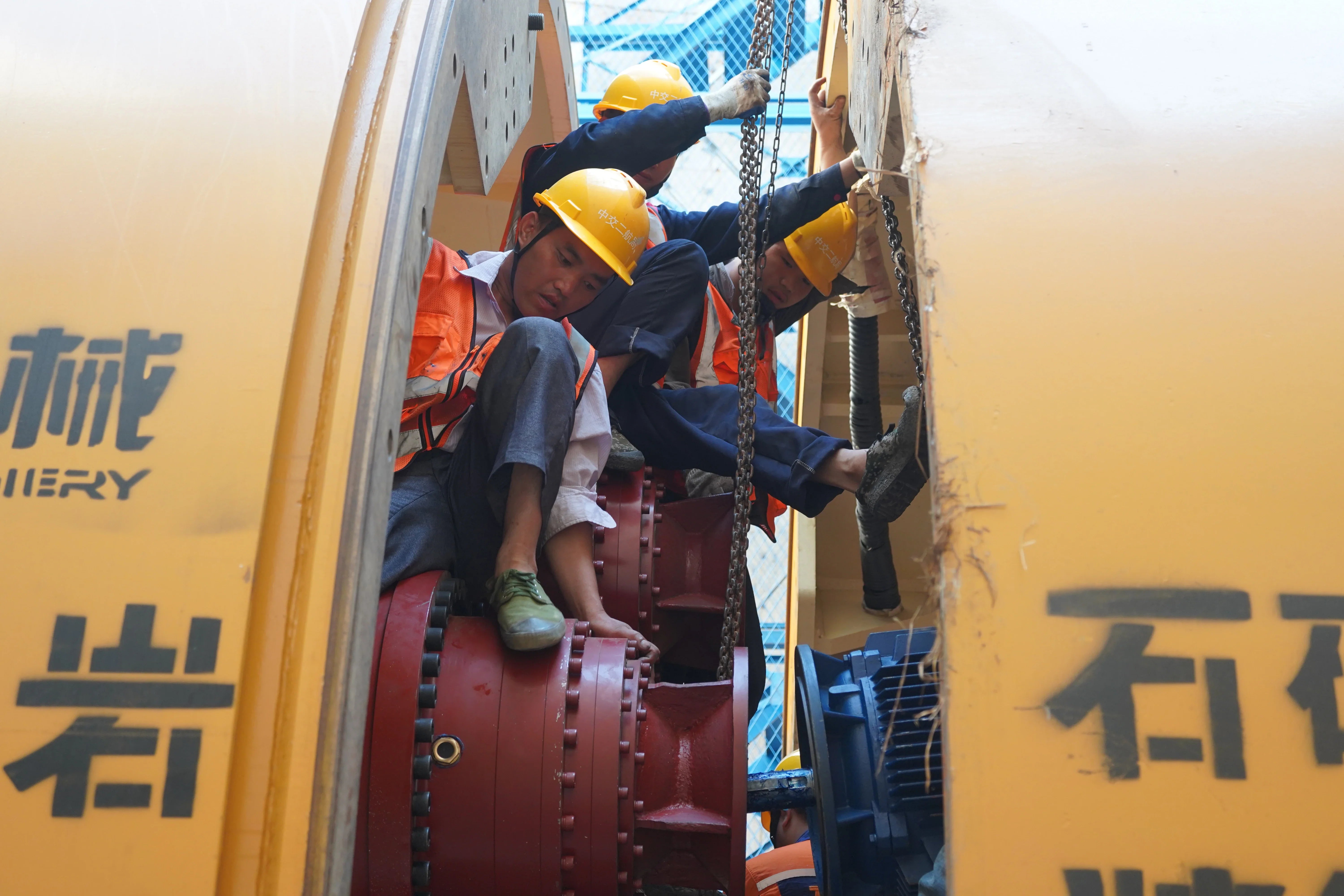 Thrust control improves safety on the TBM machine shift – CEGC